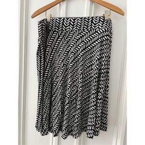 Loft black and cream pattern skirt L